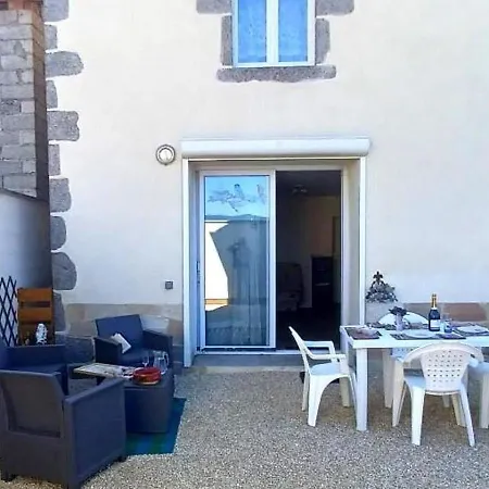 Maison De Spacieuse Avec Cour Privative, Proche Des Commerces Et Activites De Plein Air. - Fr-1-489-375 Le Mayet-de-Montagne